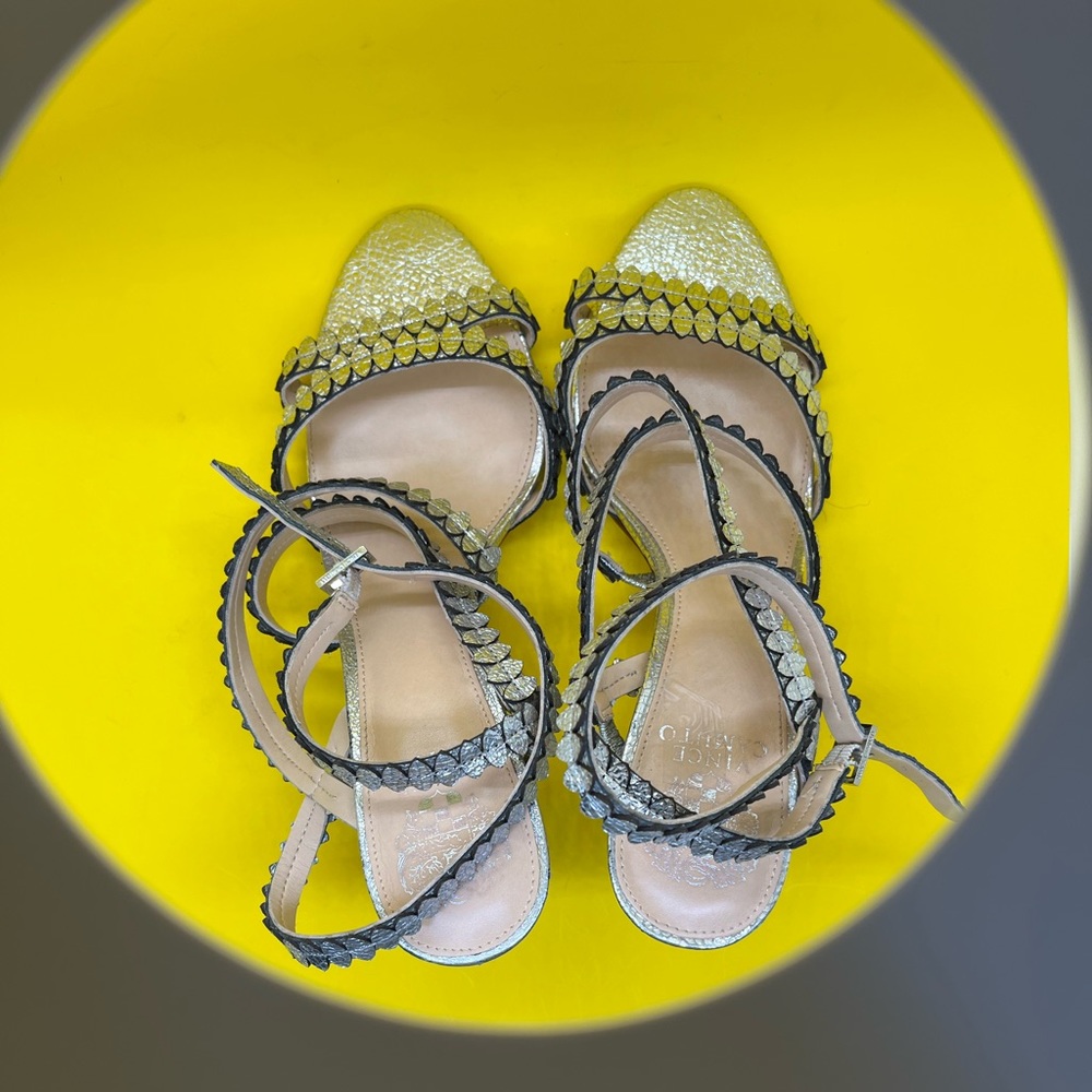 New vince camuto sz. 10, heels 3 in. Comfy metellic silver, ankel strap.